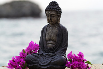 Buddhafigur am Meer