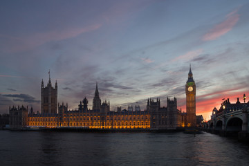 Obraz na płótnie Canvas Houses of Parliament in London at dusk