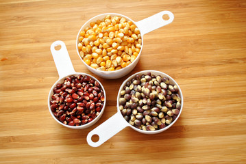Three Types of Popcorn Kernels in Measuring Cups