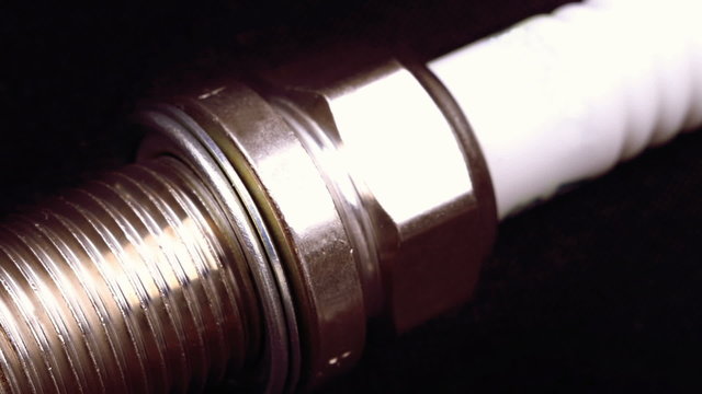 IСУ spark plug ignition moment inside cylinder