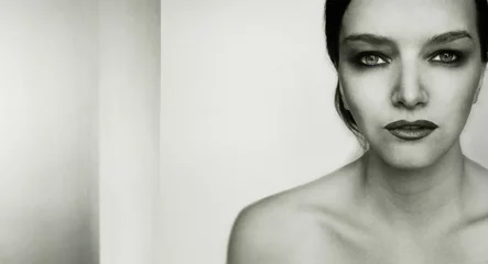 Fototapete Woman portrait in black and white © vali_111