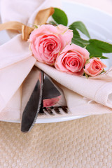 Fototapeta na wymiar Served plate with napkin and rose close-up