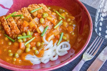 Udon noodles with vegetable sauce