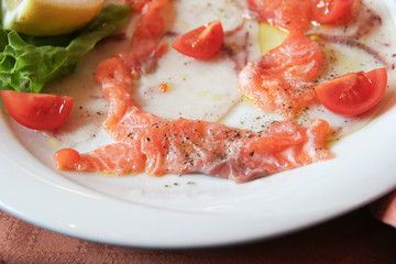 slices of raw salmon and tuna