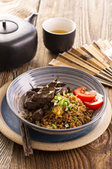 gebratener reis mit fleisch
