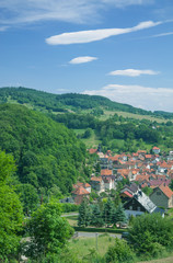 Fototapeta na wymiar Urlaubsort und Bergdorf Steinbach am Rennsteig im Thüringer Wald