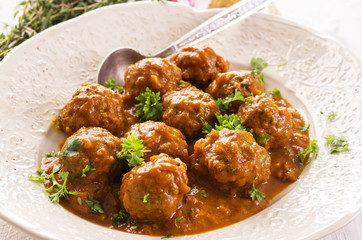 Hackfleischbällchen in Sauce