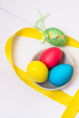 Окрашенные яйца к празднику.