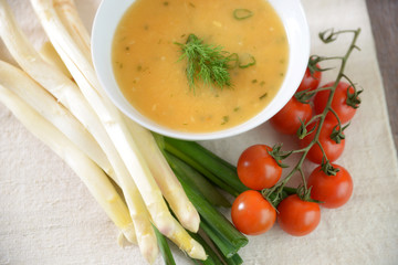 Tomaten-Spargel-Cremesuppe