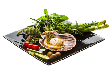 Scallop with asparagus, lime, mint and rosemary