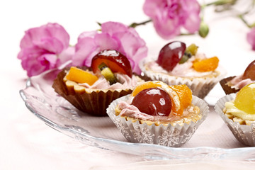 Cupcakes filled with fresh fruits.