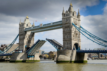 Fototapeta na wymiar Tower Bridge Londres