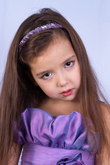 Грустная девочка