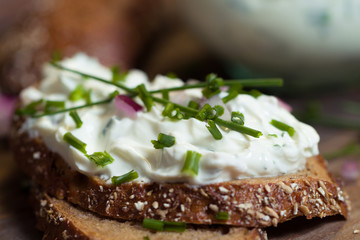 Frischer Quark mit Kräutern