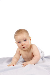 Süßes Baby krabbelt auf Decke - sweet baby on blanket