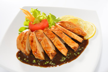 Grilled chicken breast with vegetables and black pepper sauce