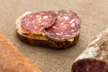 Slices of ​​sausage on bread.