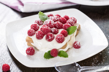 leichte Tiramisu mit Quarkcreme und Himbeeren