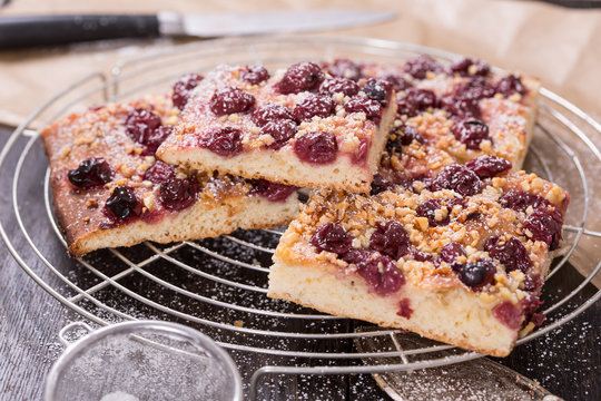 Kirschkuchen mit Hefeteig gemacht