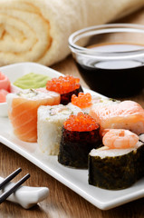 Mixed sushi set