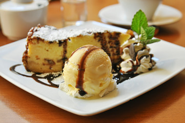 Cheesecake with icecream