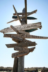 Wegweiser am Strand auf Borkum