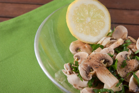 funghi champignon crudi conditi