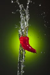 Rolgordijnen Paprika& 39 s met Water Splash © neillockhart