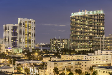 Fototapeta na wymiar Miami South Beach z widokiem na ulicę