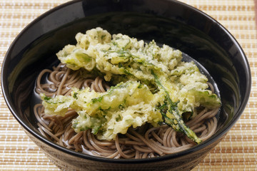 春菊の天ぷら蕎麦