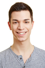 Lachender junger Mann