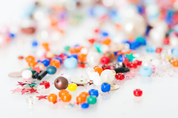 Fototapeta na wymiar Colorful beads - Bunte Perlen