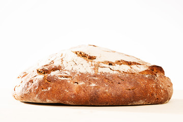 laib rustikales brot von der seite