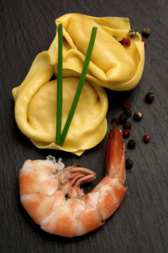 Tortelli con ripieno di gamberi
