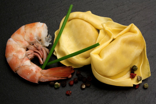 Tortelli con ripieno di gamberi
