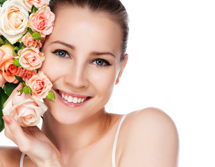 Naklejka premium portrait of attractive smiling woman blond with roses