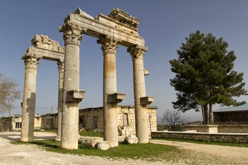Rolgordijnen Pillars in Diocaesarea  Olba , Mersin - Turkey © Özgür Güvenç
