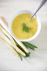 Spargel-Lauch-Cremesuppe