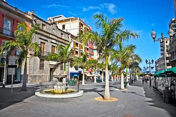 Zelfklevend Fotobehang Mein street of old town Santa Cruz de Tenerife, Spain. © Aleksandar Todorovic