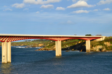 Vista del Puente de Ribadeo que une Asturias y Galicia