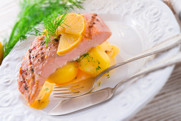 salmon grilled with dill and boiled potato