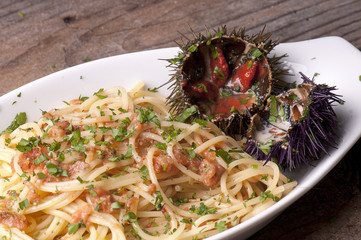 spaghetti con i ricci di mare