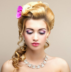 Beauty Lady. Woman with Jewelry - Platinum Necklace and Earrings