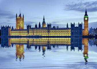 Fototapeta na wymiar House of Parlaments London beleuchtet