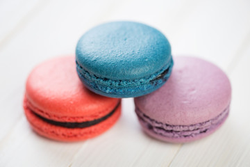 Three differently coloured macaroons, horizontal shot