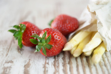 Stangenspagel mit Erdbeeren