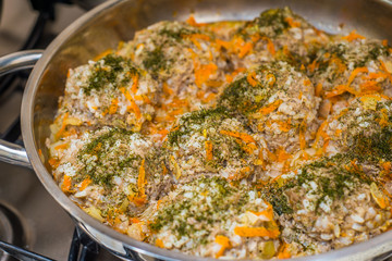 Pan with meatballs in vegetable sauce