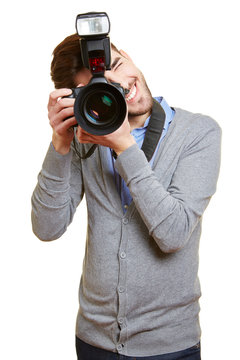 Mann fotografiert mit Kamera