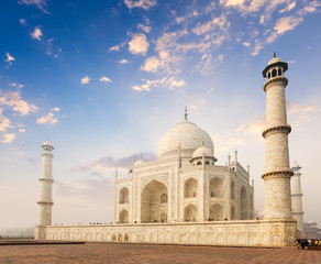 Fototapeta na wymiar Taj Mahal o wschodzie słońca zachód słońca, Agra, Indie