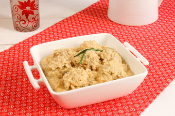 Albóndigas en salsa de almendras